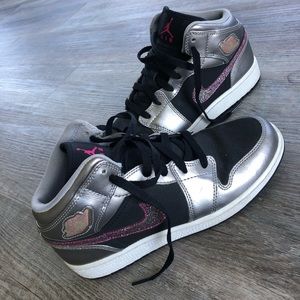 Sz 7Y / Women’s grey Nike Air Jordan’s!